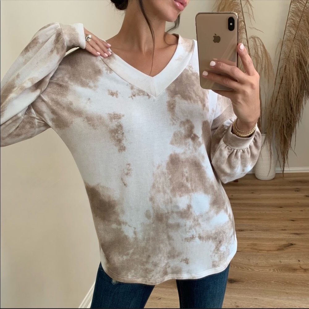 🆕🔄 Reposh Out & About Tie Dye Pullover Top